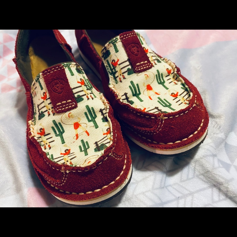 Ariat slip on vintage shoes